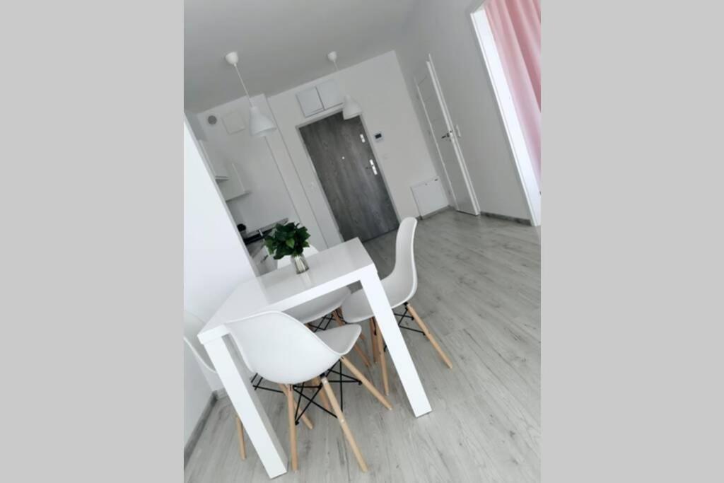 Green Apartment Promenada Gwiazd- Widok Na Morze. 米兹多洛杰 外观 照片